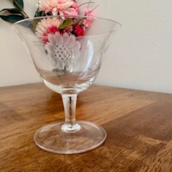 Set of 6 Vintage Etched Cornflower Coupe or Cocktail Glasses – Mid-Century Elega - Picture 2 of 9